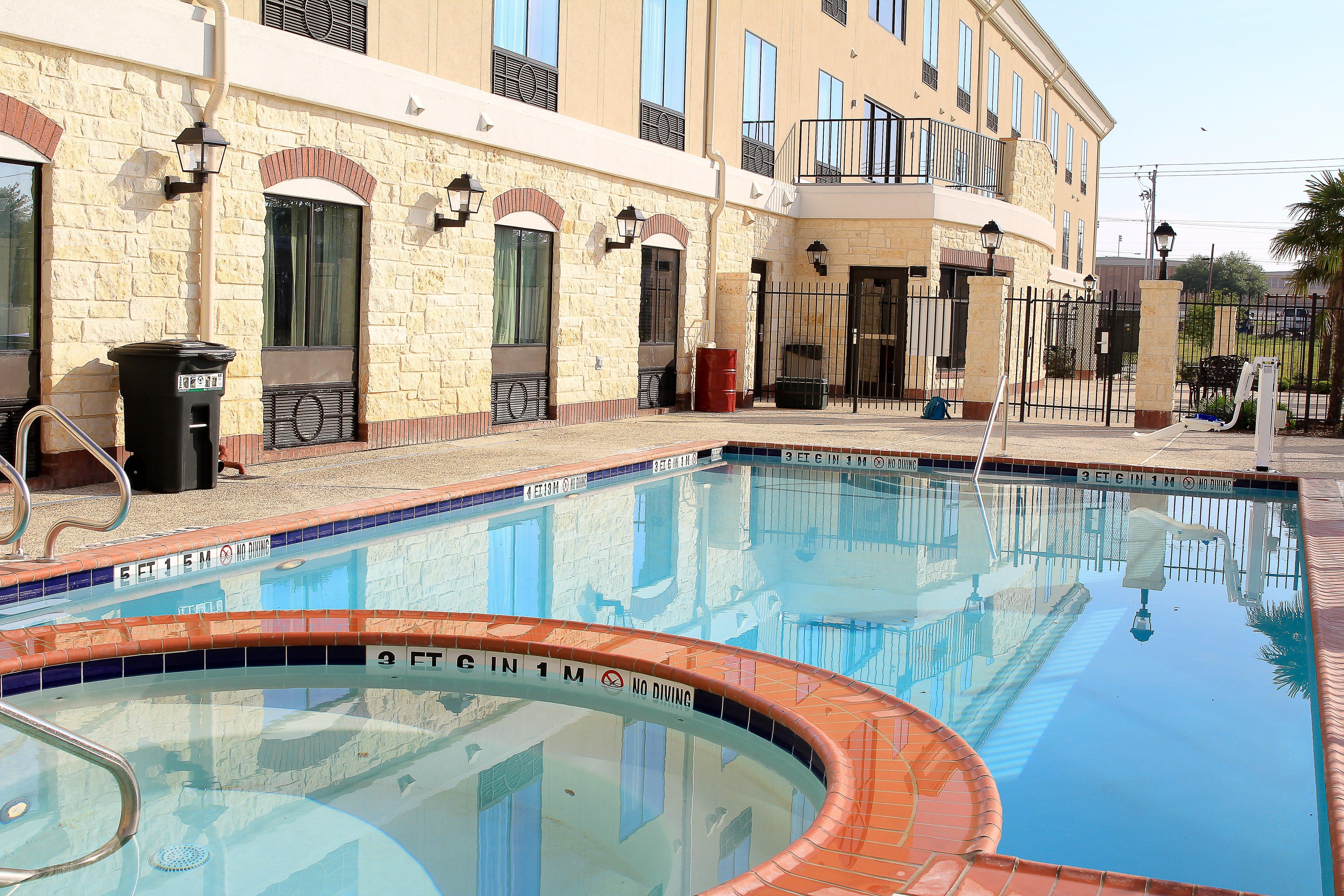 Holiday Inn Express Hotel & Suites Floresville By Ihg Экстерьер фото