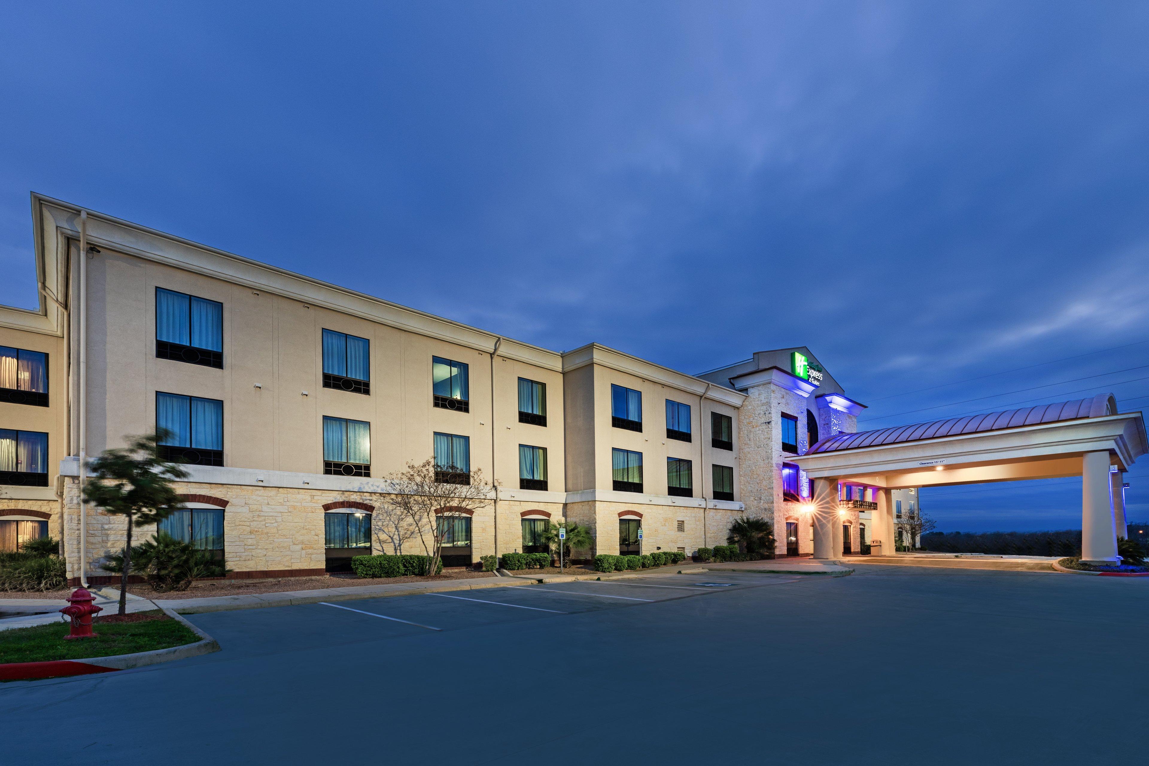 Holiday Inn Express Hotel & Suites Floresville By Ihg Экстерьер фото